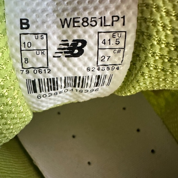 New Balance Green and Pink Athletic Shoes for Performance - Picture 5 of 7